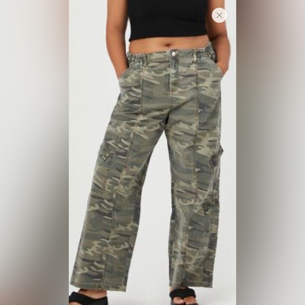 Plus Size Twill Camo Cargo Pants